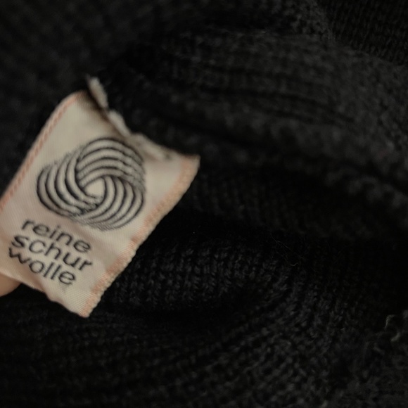 YES, it’s a RARE VINTAGE Obermeyer Ski Sweater! - Picture 8 of 9